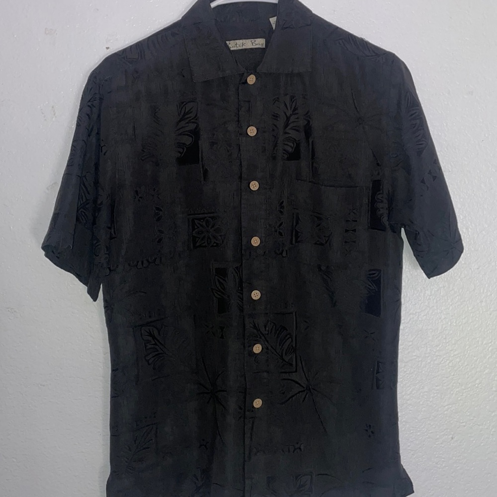 Men’s black beachy button up